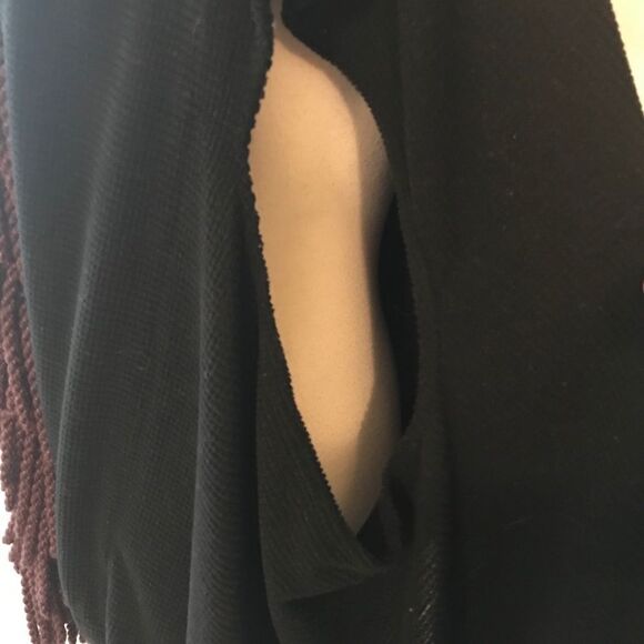 Black waffle pattern cape, burgundy fringe trim - Picture 5 of 6